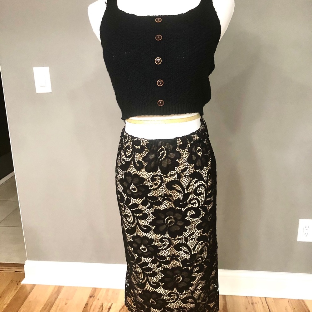 Knit crop top and beige/black lace skirt